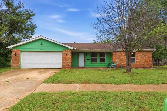 Listing thumbnail for listing id: 309 Colby Lance